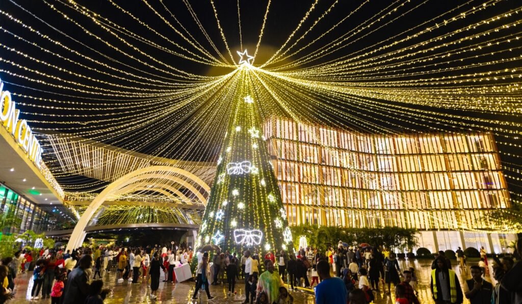 A 7 Days Rwanda Christmas Safari Itinerary offers the perfect opportunity to celebrate the festive season while discovering the incredible diversity of Rwanda’s landscapes, wildlife, culture, and hospitality.